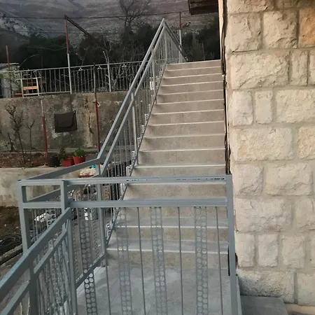 아파트 Dalt 트레빈예